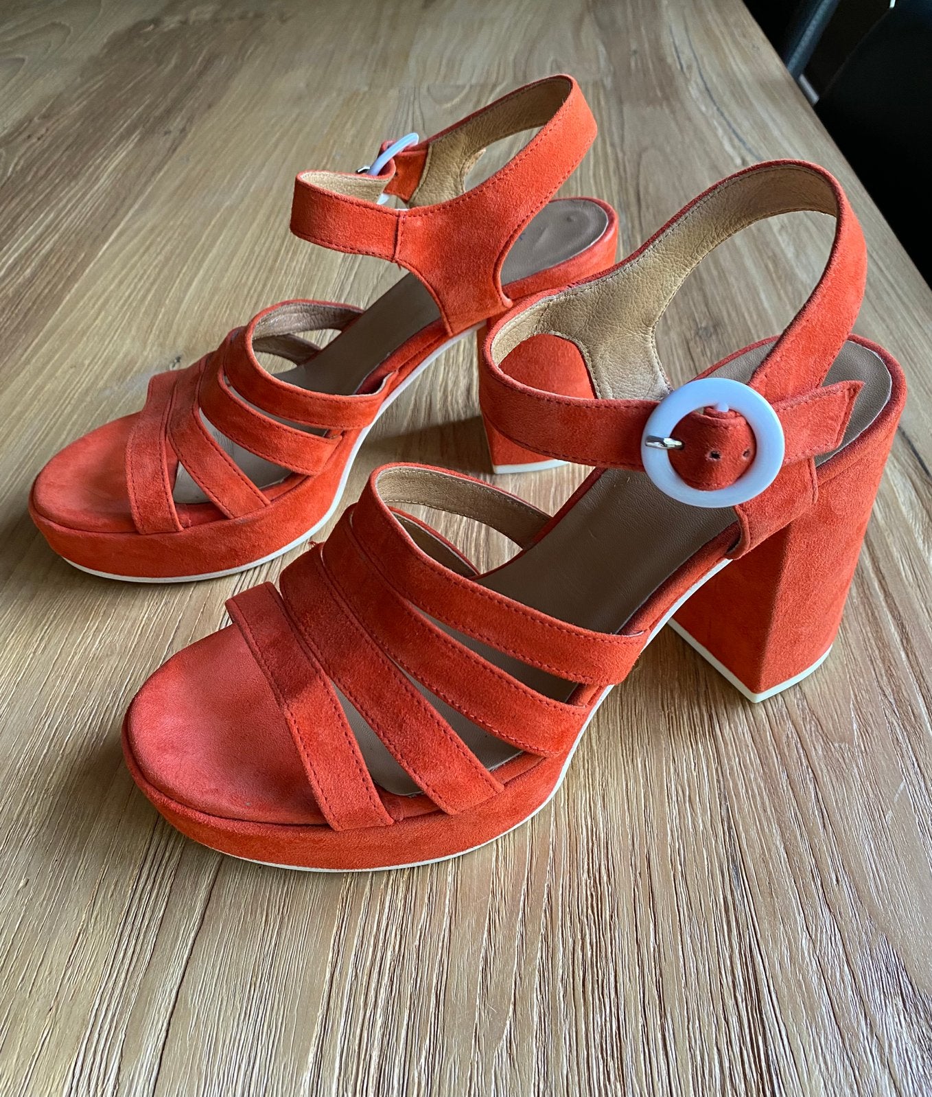 Dames sandalen in suede leer, Ophalen, Zo goed als nieuw, Oranje