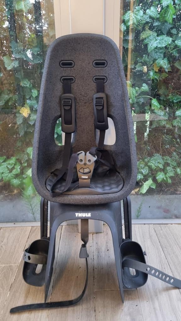 Thule Yepp Nexxt Maxi Rack Mount fietsstoel Zwart, Ophalen, Zo goed als nieuw