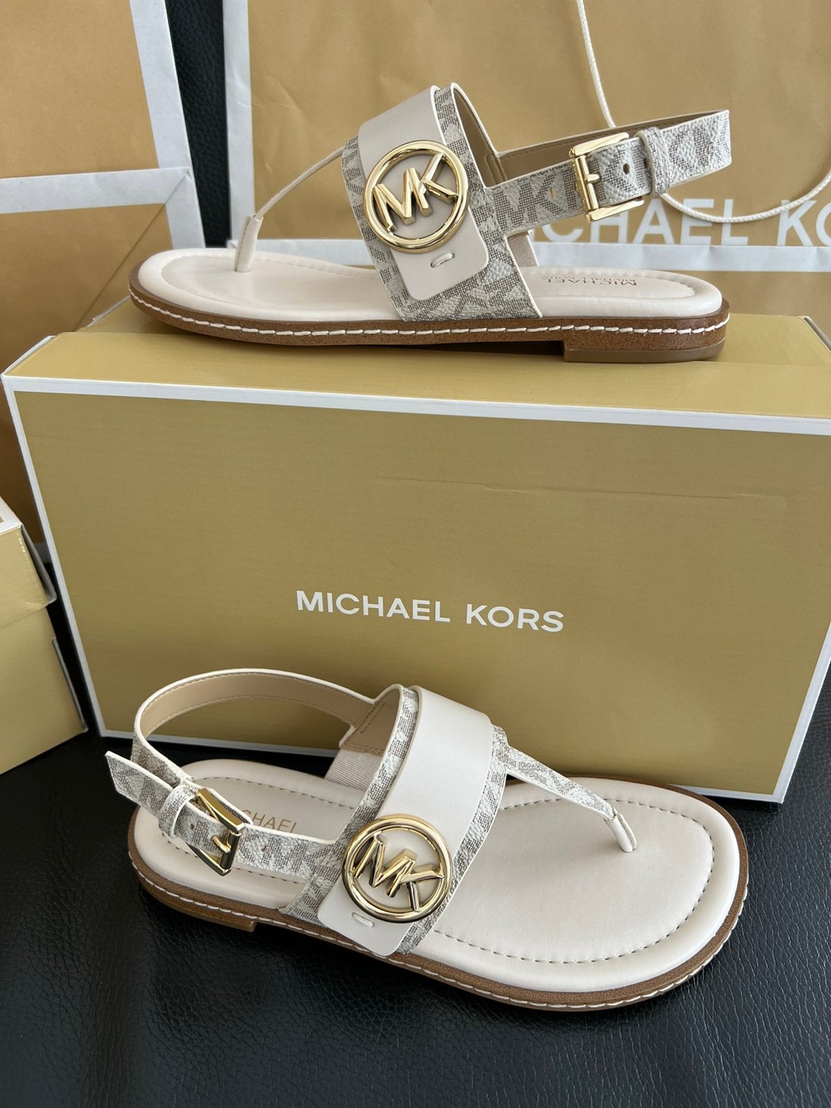 Michael kors, Vêtements | Femmes, Enlèvement, Neuf, Sandales et Mûles