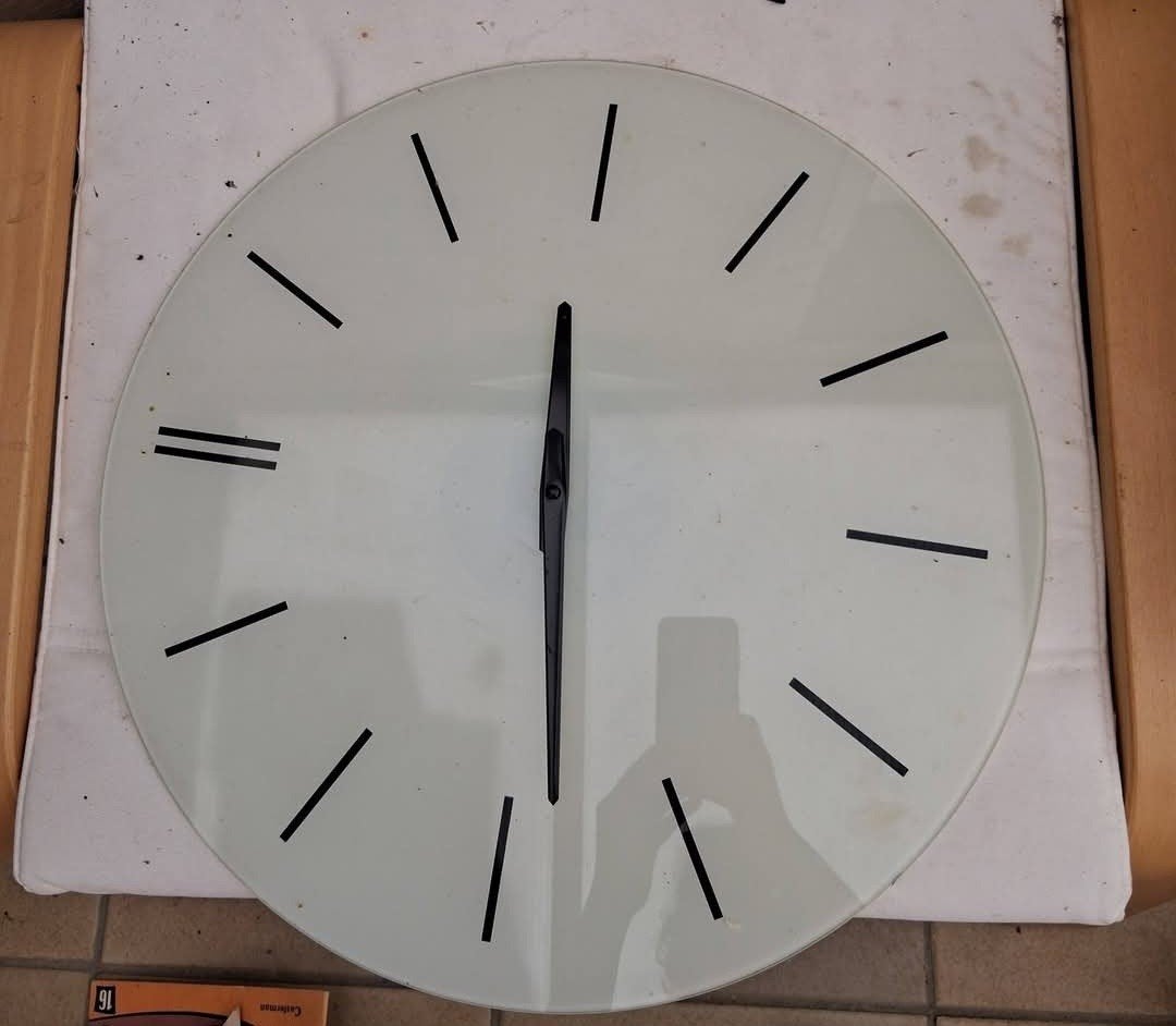 Horloge en verre trempé