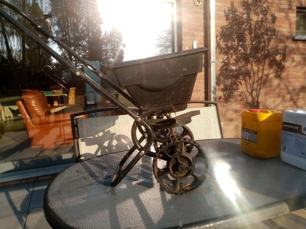 Zaaikaretje - Bus Sikafloor - Bus Microplast, Tuin en Terras, Hand-tuingereedschap, Zo goed als nieuw, Overige soorten, Ophalen