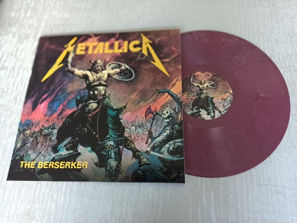 Metallica  Lp  The Berserker - purple vinyl, Fotohoes, Ophalen of Verzenden, Zo goed als nieuw