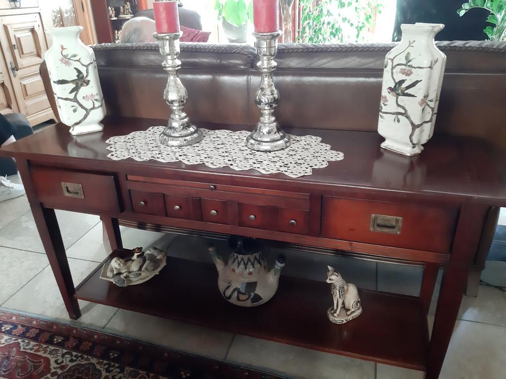 Sidetable mahonie, Enlèvement