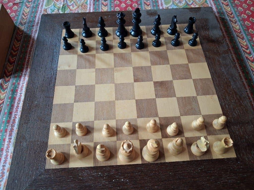 Jeu d'échec en bois, Enlèvement, Comme neuf