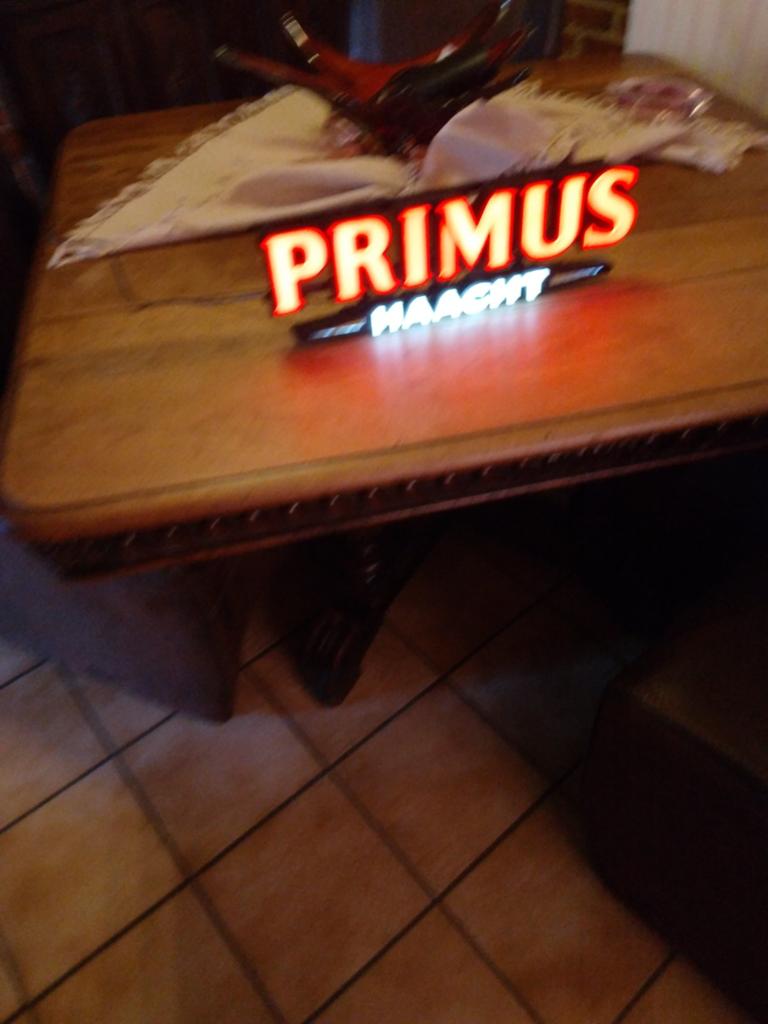 Neon  reclame van primus haacht, Verzamelen, Ophalen