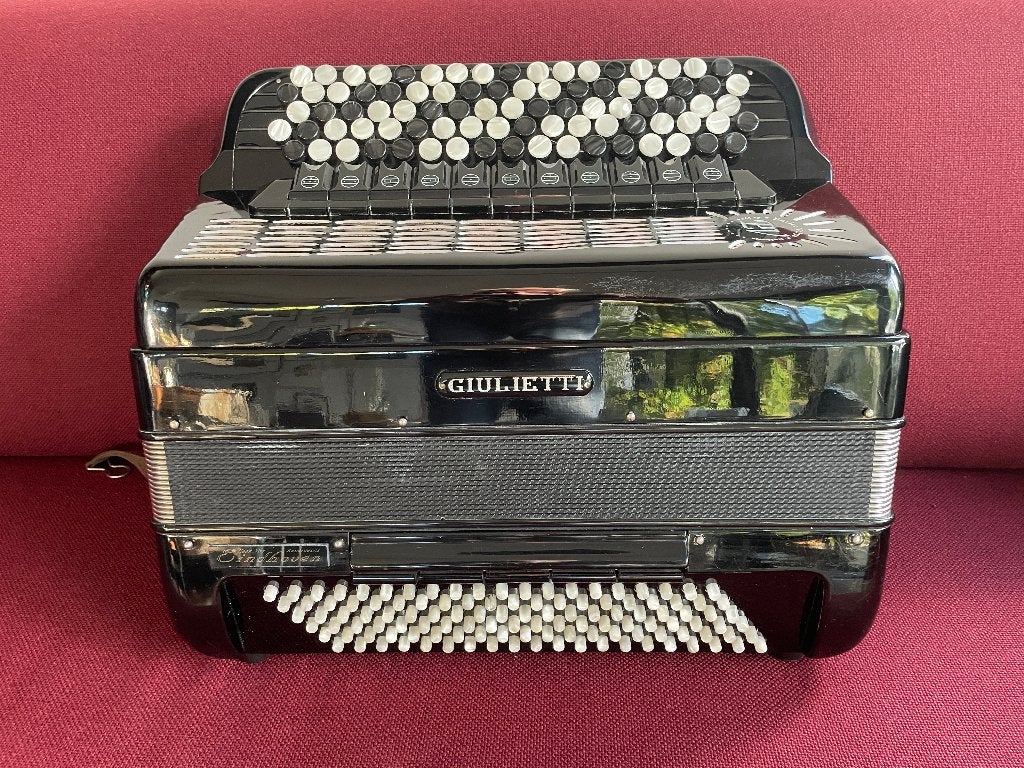 Italiaanse Giulietti knopaccoreon .2X Cassotto .DO3.Top ., Muziek en Instrumenten, Gebruikt, Met koffer, Ophalen of Verzenden