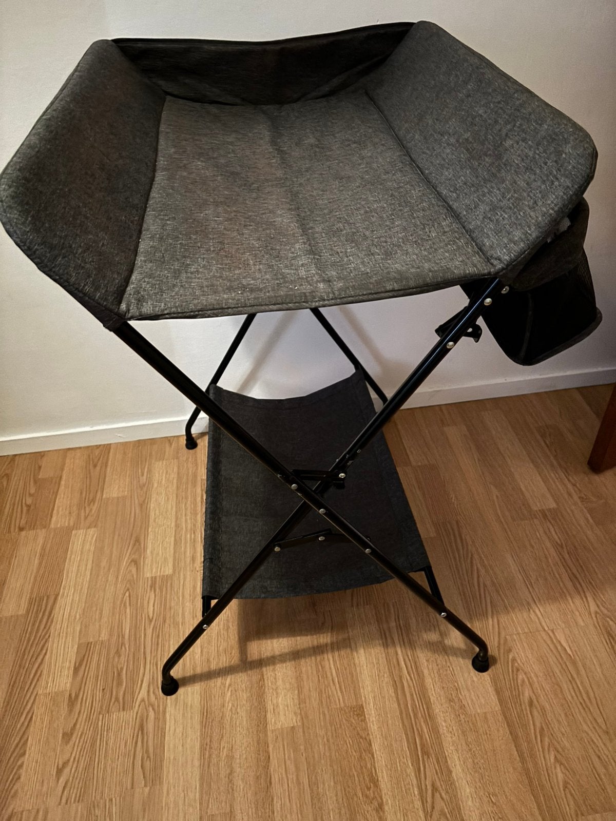 Mobiele pamper tafel, Aankleedkussen, Zo goed als nieuw, Standaard, Ophalen