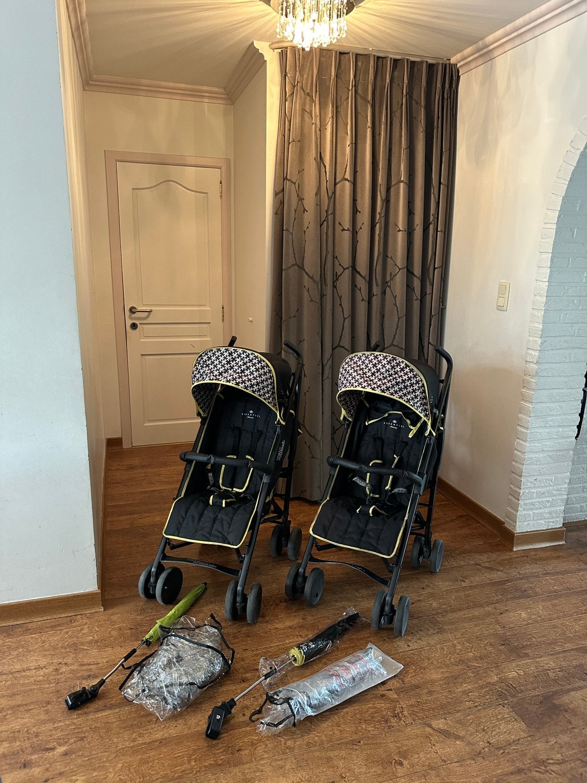 2x Childwheels Essentiel buggy met parasol en regenhoes, Ophalen, Zo goed als nieuw, Regenhoes
