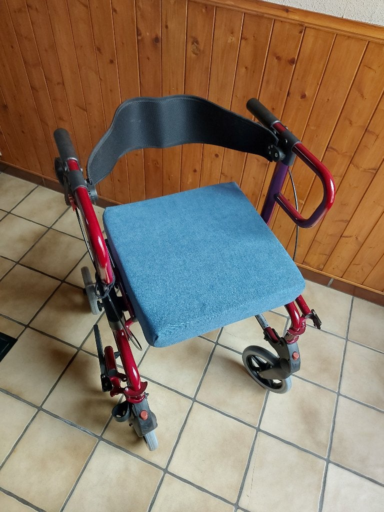 Chaise roulante / Déambulateur, Ophalen, Inklapbaar, Zo goed als nieuw, Duwrolstoel