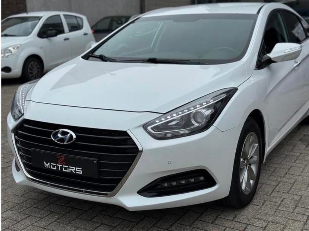 Hyundai i40 // 1.6 benzine, Leder, Bedrijf, Achteruitrijcamera, I40