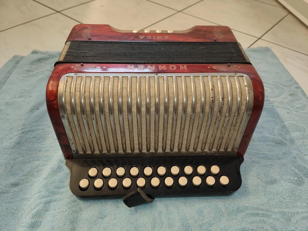 Accordéon Hohner Erica G/C, Musique & Instruments, Enlèvement ou Envoi, Autres formats, Avec bretelles, Utilisé