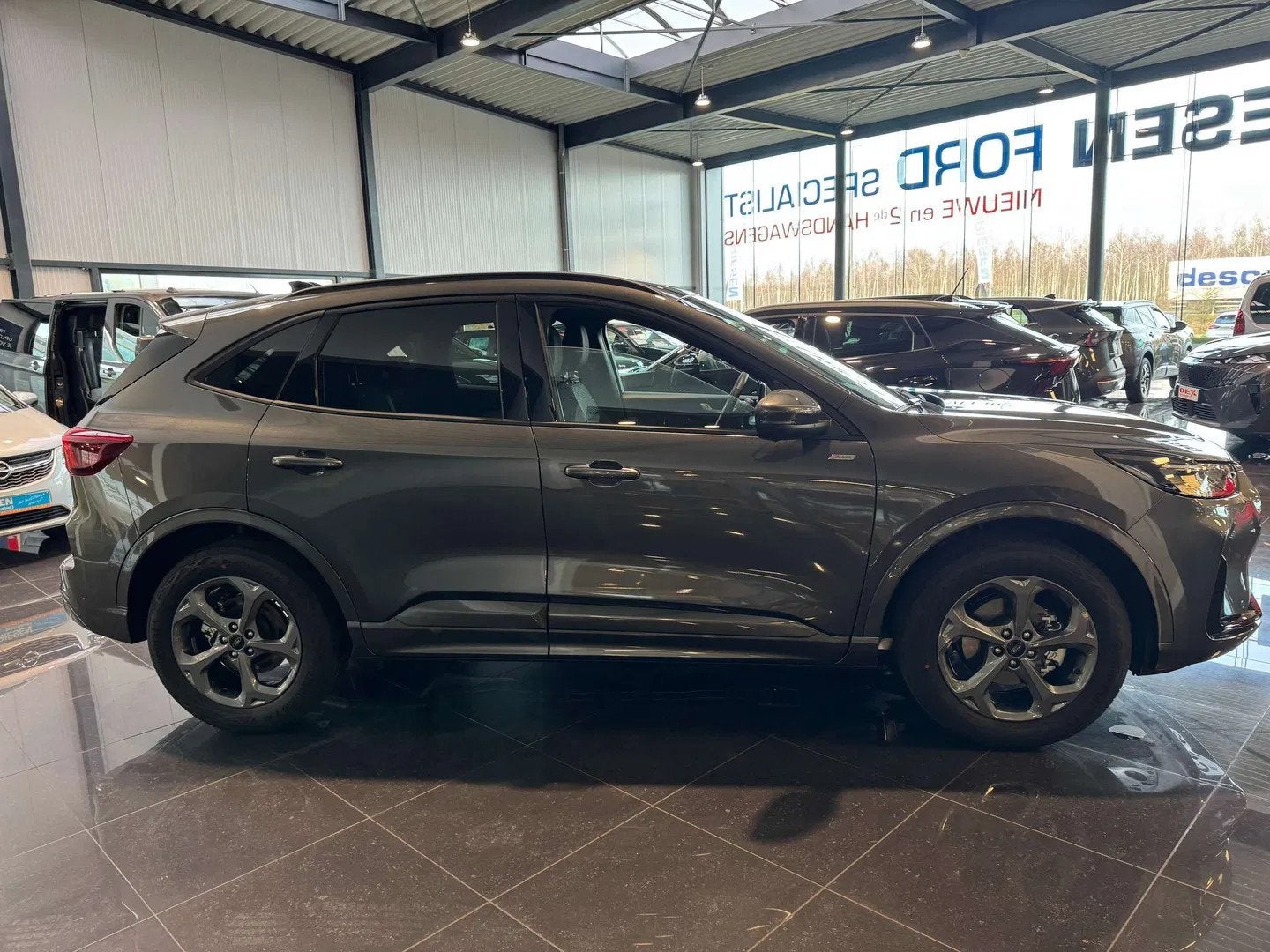 Ford Kuga Kuga 1.5 ST-LINE / NIEUWE WAGEN / 2 Jaar Garantie, Auto's, Automaat, Stof, Gebruikt, Zwart