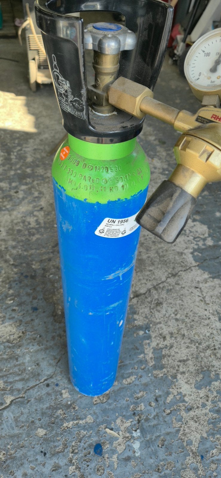 Argon gasfles, Ophalen