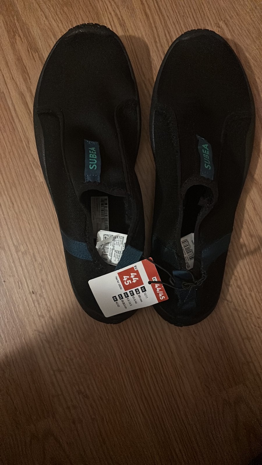 Prachtige zwarte waterschoenen maat 44/45 nieuw, Watersport en Boten, Watersportkleding, Ophalen, Zo goed als nieuw