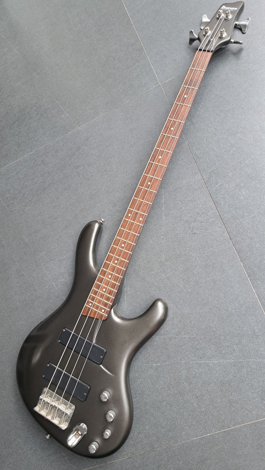 Ibanez Ergodyne EDB500 — 4-snarige basgitaar + tas, Muziek en Instrumenten, Snaarinstrumenten | Gitaren | Bas, Ophalen, Zo goed als nieuw