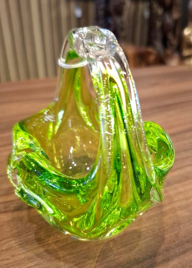 Mandje In groen kristal., Antiek en Kunst, Ophalen of Verzenden