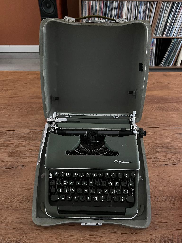 Typmachine Olympia, Diversen, Typemachines, Ophalen, Zo goed als nieuw
