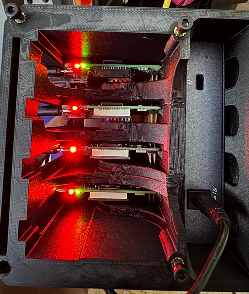 Cluster 4x Raspberry Pi 3B case PETG Carbone + Switch + RJ45, Enlèvement ou Envoi, Comme neuf