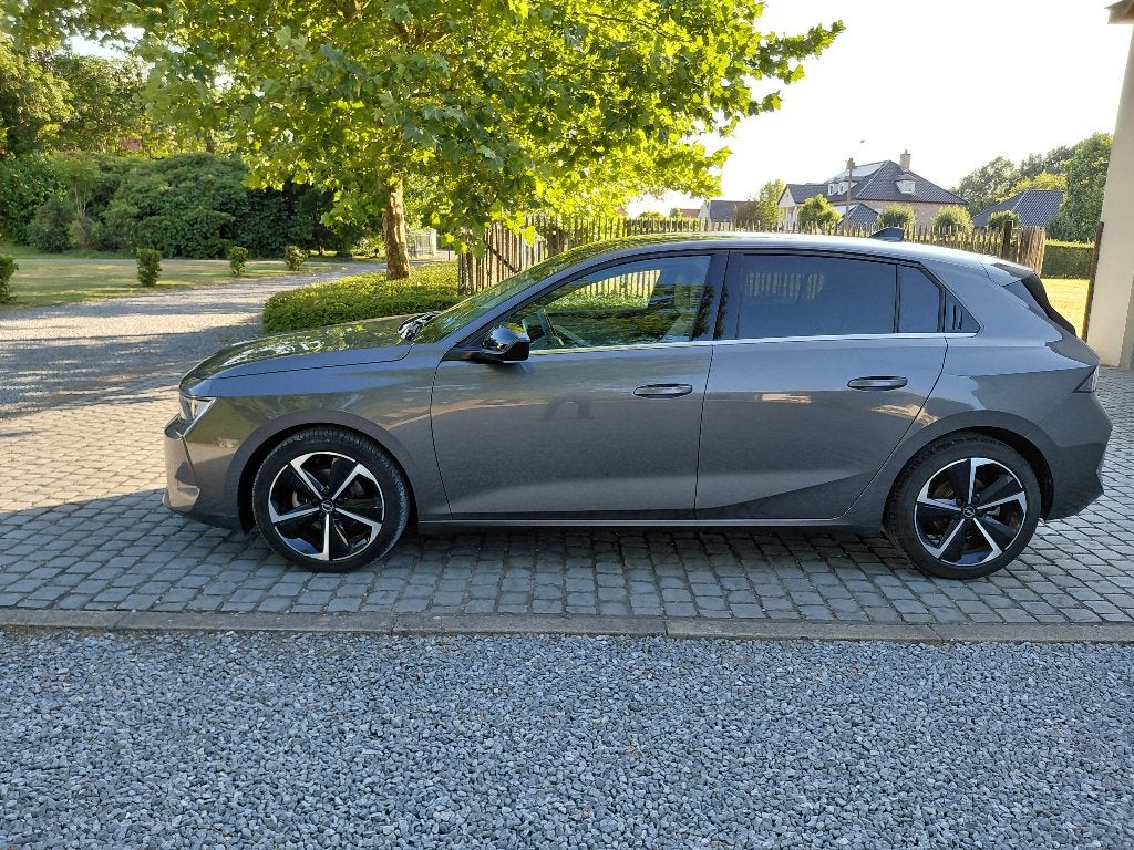 Opel Astra 1.2 Turbo Elegance 2023, Auto's, Voorwielaandrijving, Stof, https://public.car-pass.be/vhr/641567b4-f834-4e2a-a0f5-f9074acee1b9