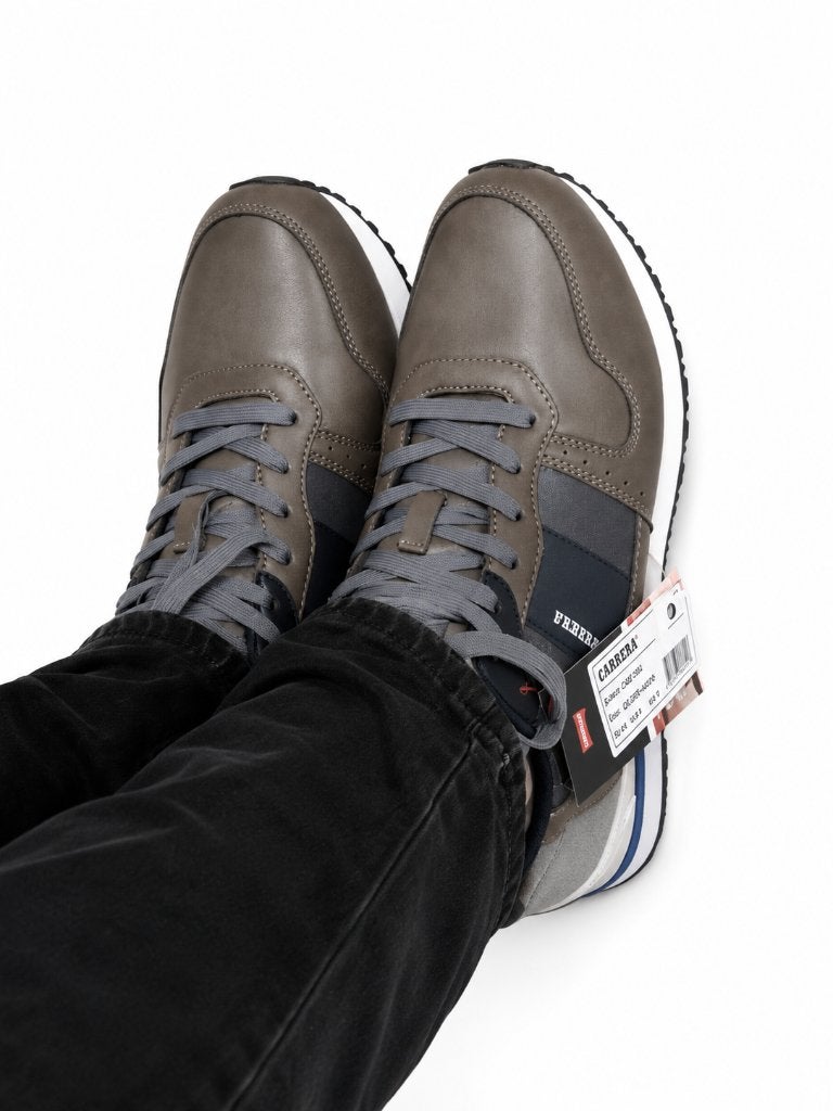 Carrera Sneakers Homme T43 – Neuves avec étiquette, Vêtements | Hommes, Chaussures, Neuf, Enlèvement ou Envoi, Carrera, Brun