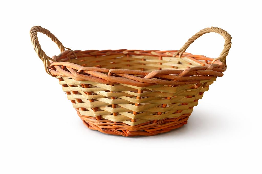 Rieten mandje met handvaten – decoratief & praktisch, Huis en Inrichting, Woonaccessoires | Schalen en Manden, Zo goed als nieuw