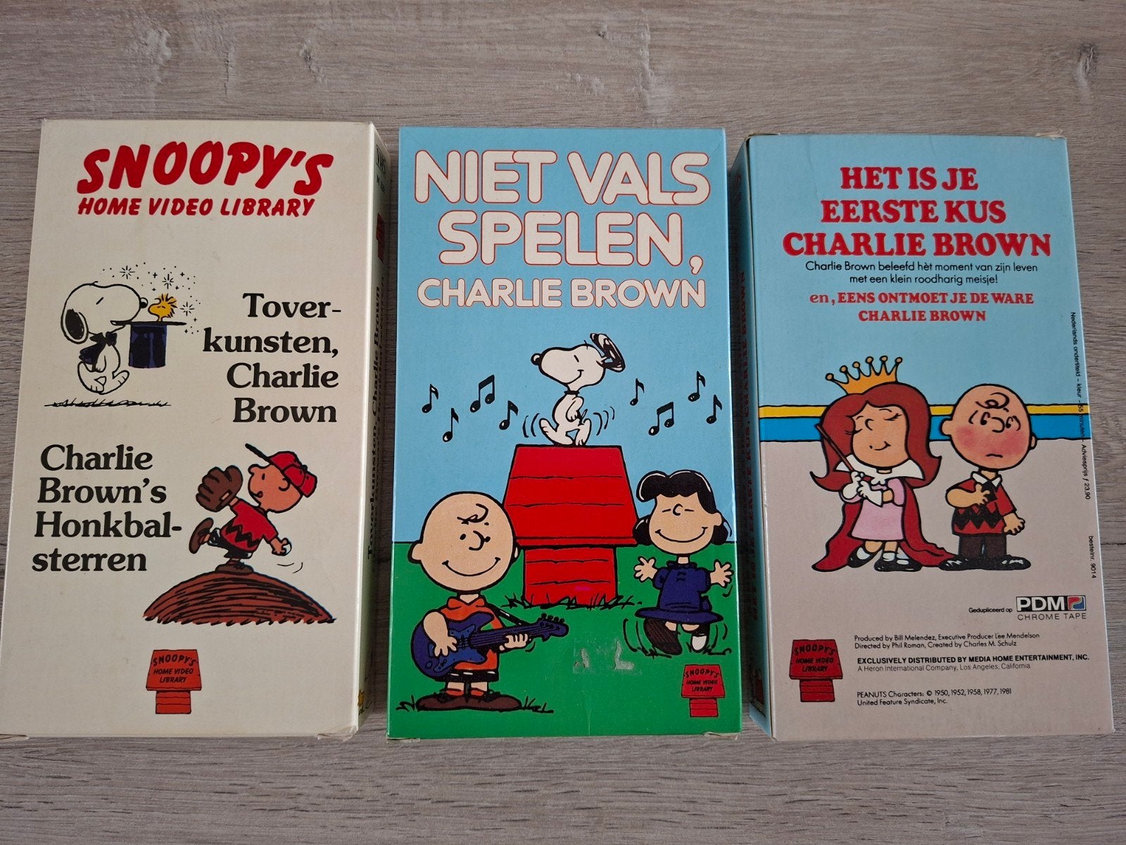 3x VHS Charlie Brown/Snoopy, CD & DVD, Enlèvement ou Envoi, Tous les âges, Néerlandais, VHS