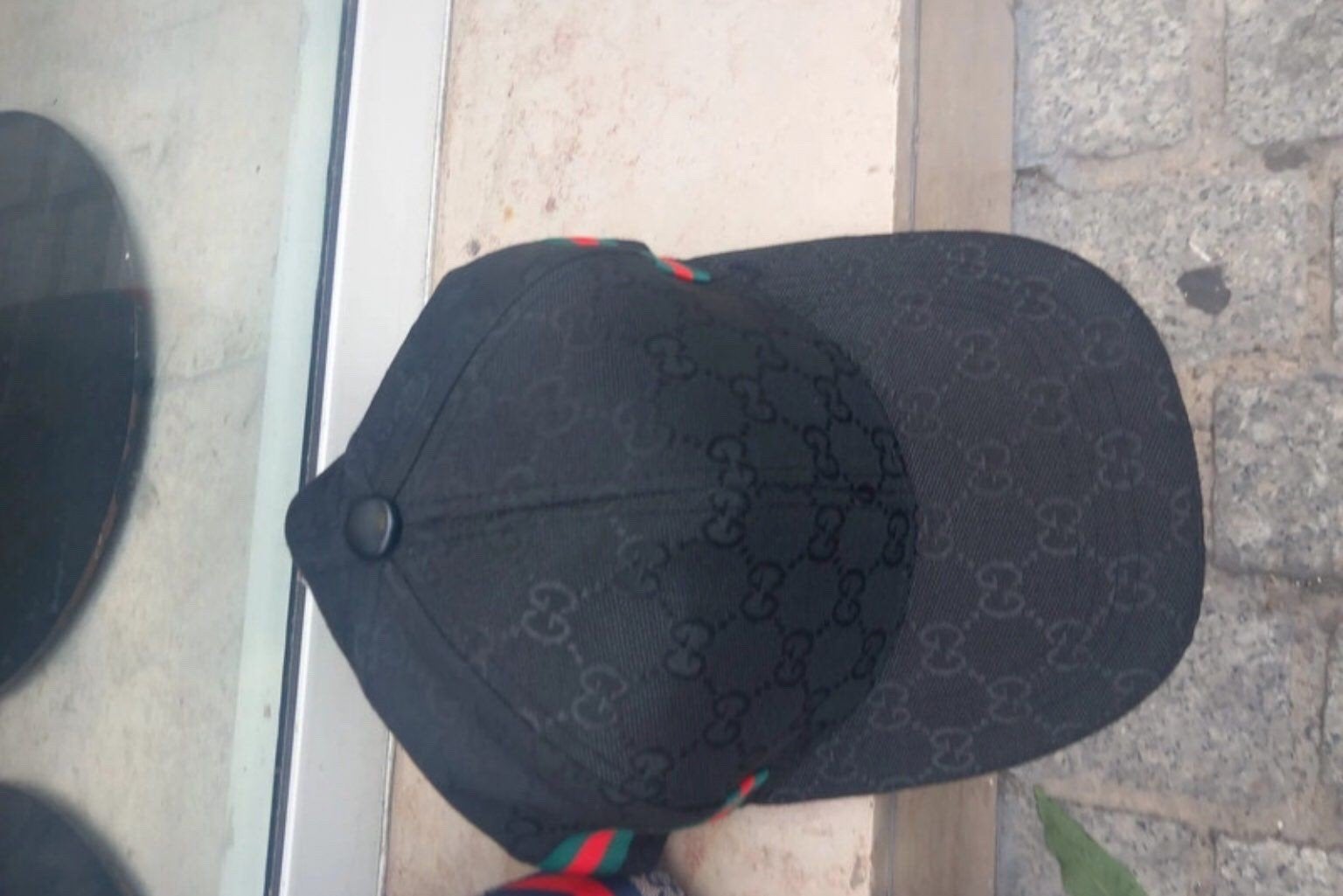 Gucci casquette, Enlèvement ou Envoi