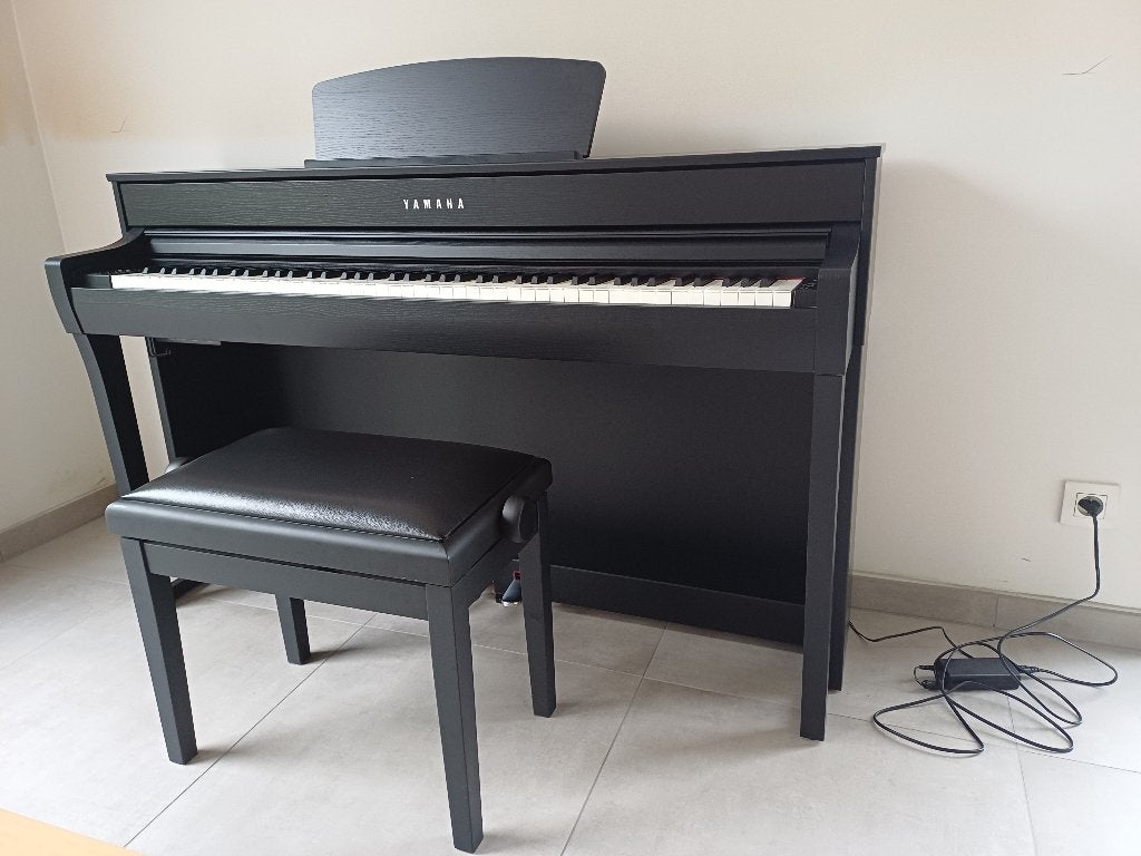 Piano Yamaha Clavinova CLP-735 B, Muziek en Instrumenten, Piano's, Ophalen, Wit, Digitaal, Zo goed als nieuw