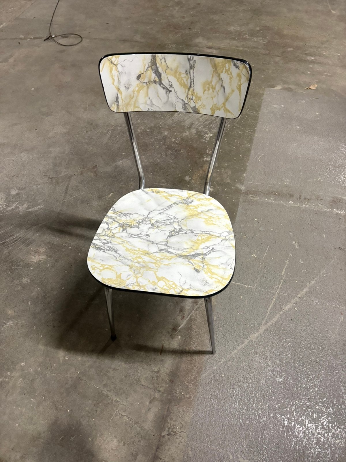 3 oude stoelen., Ophalen