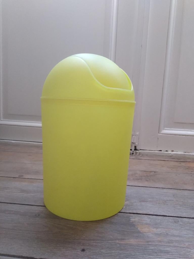 Kleine vuilnisbak in de badkamer, Huis en Inrichting, Woonaccessoires | Prullenbakken, Zo goed als nieuw, Kunststof, Ophalen
