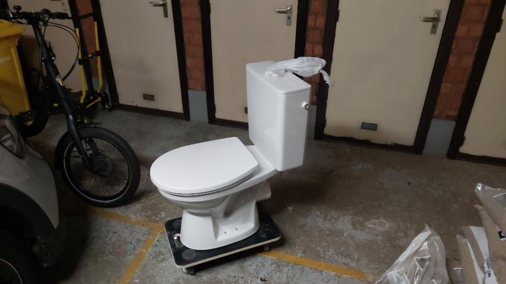 WC toiletpot geberit incl spoelbak & deksel, Ophalen, Gebruikt, Steen, Toilet