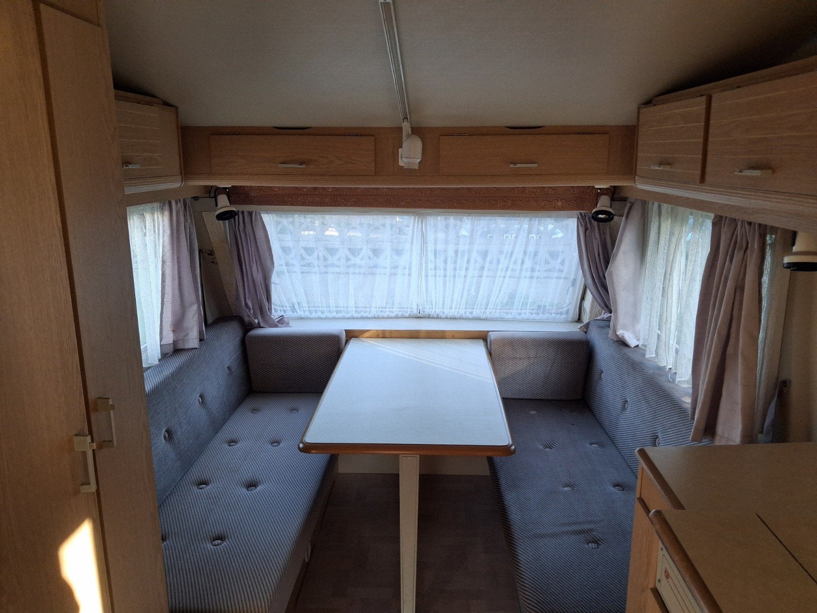 Oude caravan zonder papieren, Caravans en Kamperen, Caravans, Hobby, Particulier, Zonnepaneel, 4 tot 5 meter