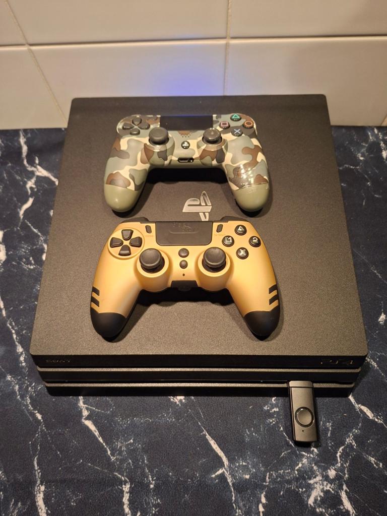 Ps4 pro 1TB opslag, Games en Spelcomputers, Spelcomputers | Sony PlayStation 4, Ophalen, Met games, Met 2 controllers, Zo goed als nieuw