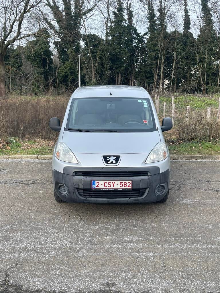 Peugeot partner 1.6 hdi, Auto's, Bestelwagens en Lichte vracht, Voorwielaandrijving, 1600 cc, Leder en Stof, Grijs