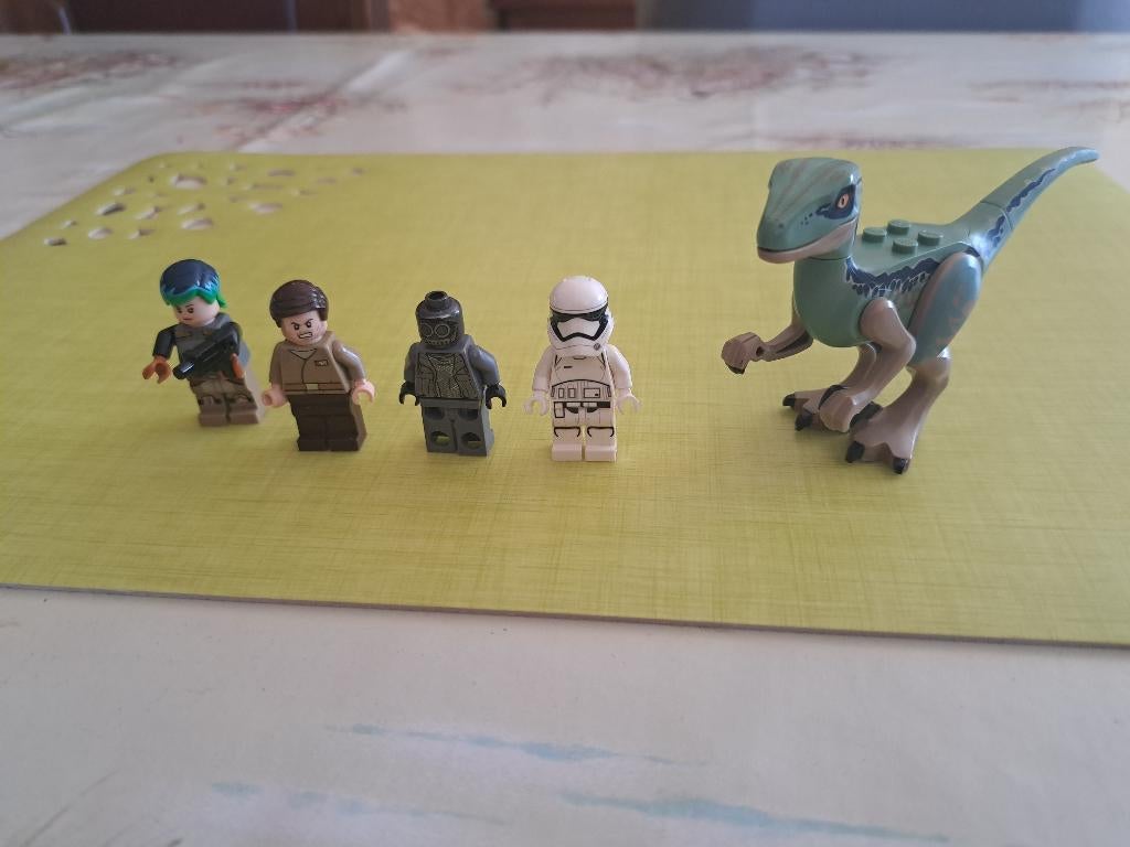 Lego figuren star wars + dinosaurus, Ophalen of Verzenden, Zo goed als nieuw