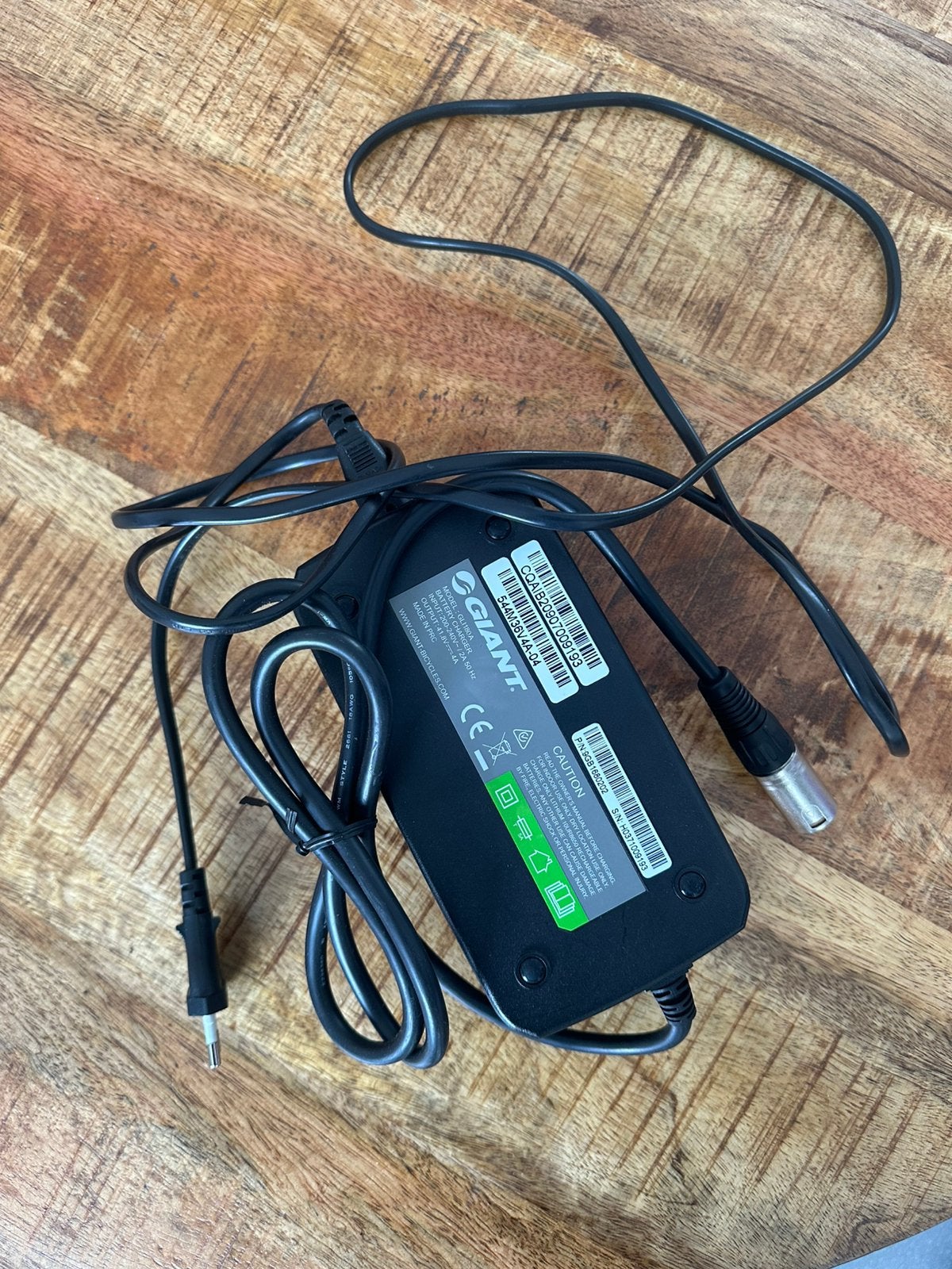 Giant oplader 36V, Enlèvement, Comme neuf
