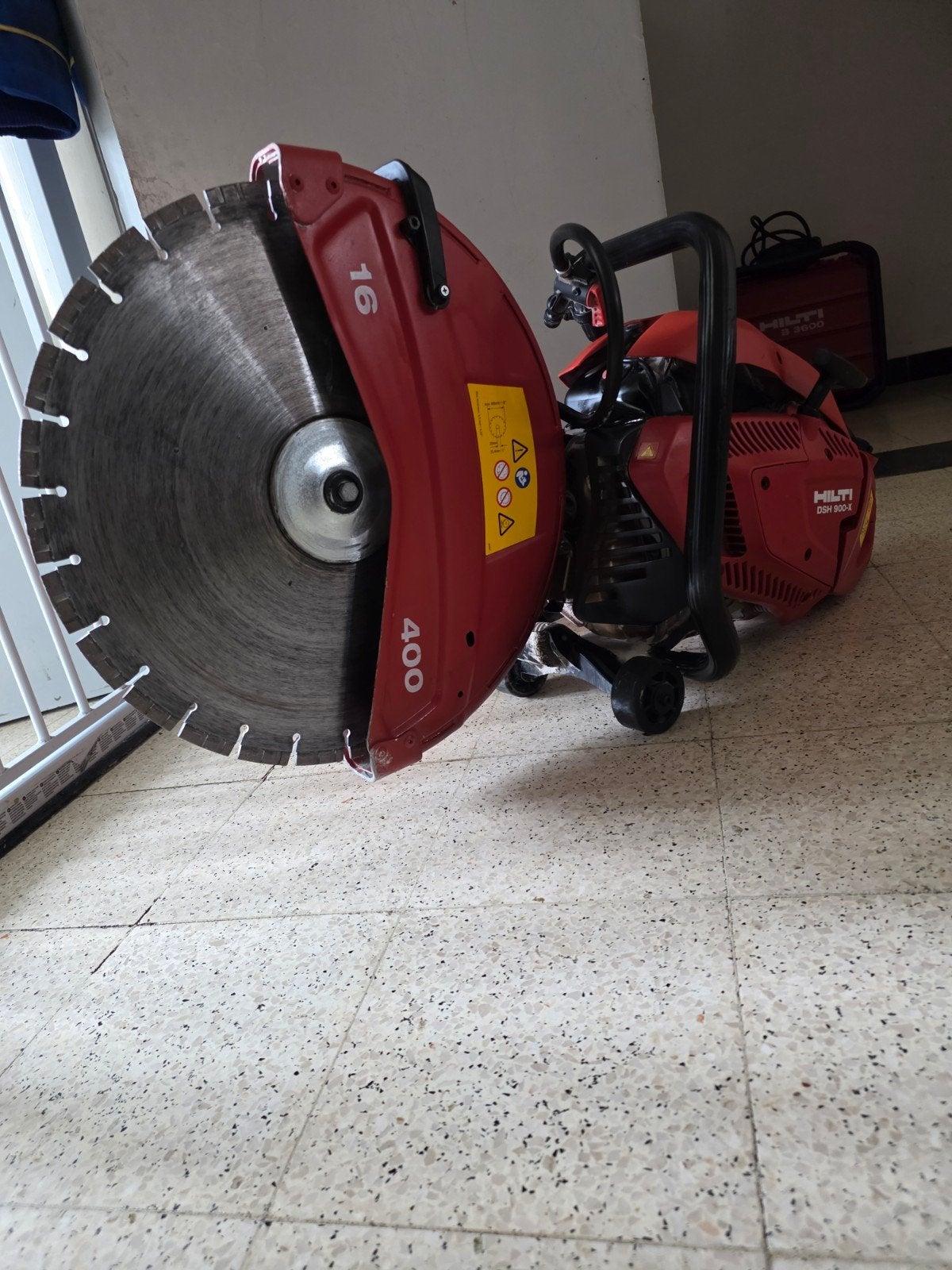 Hilti troncenneuse DSH900