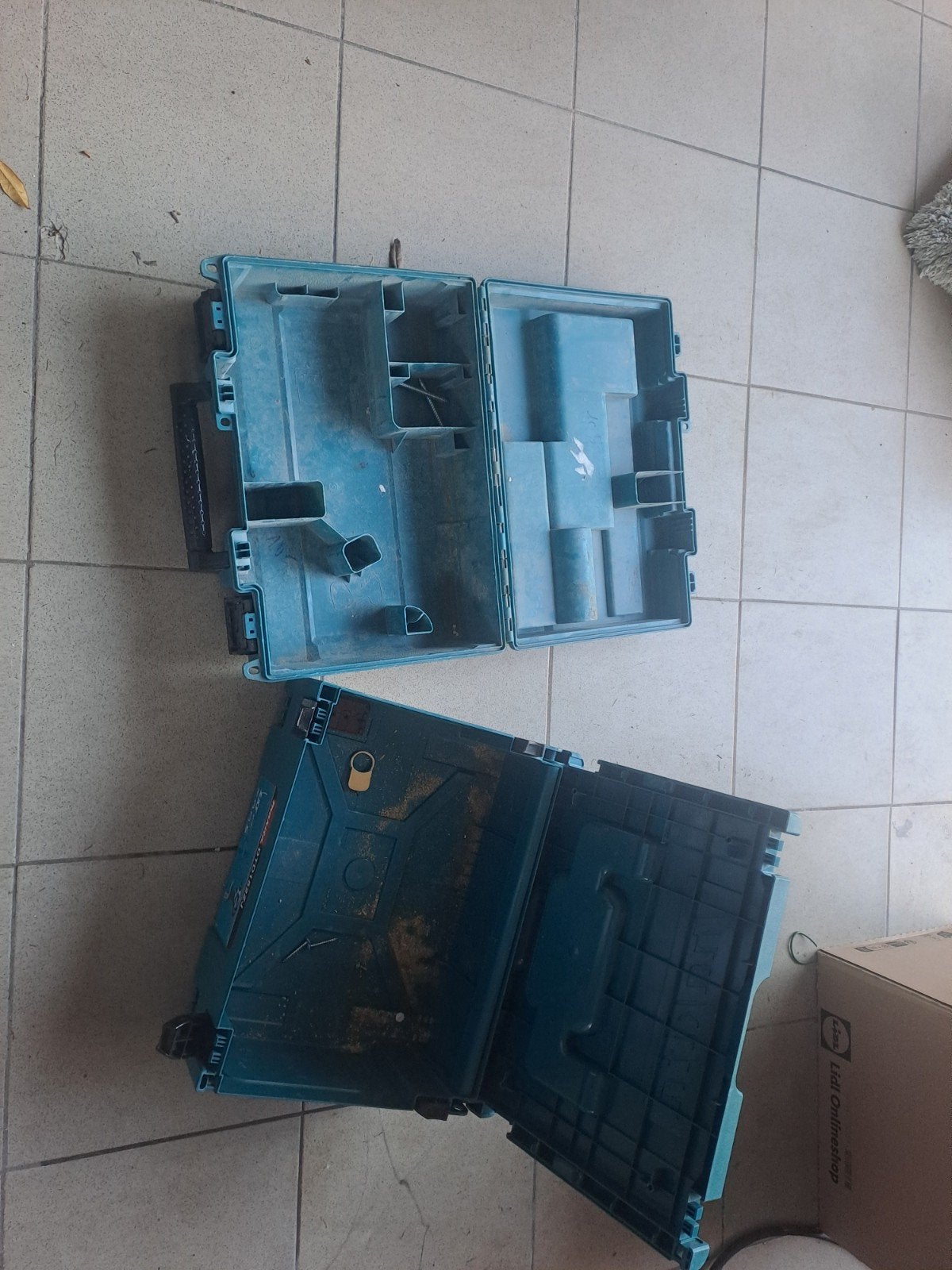 Koffers makita, Ophalen