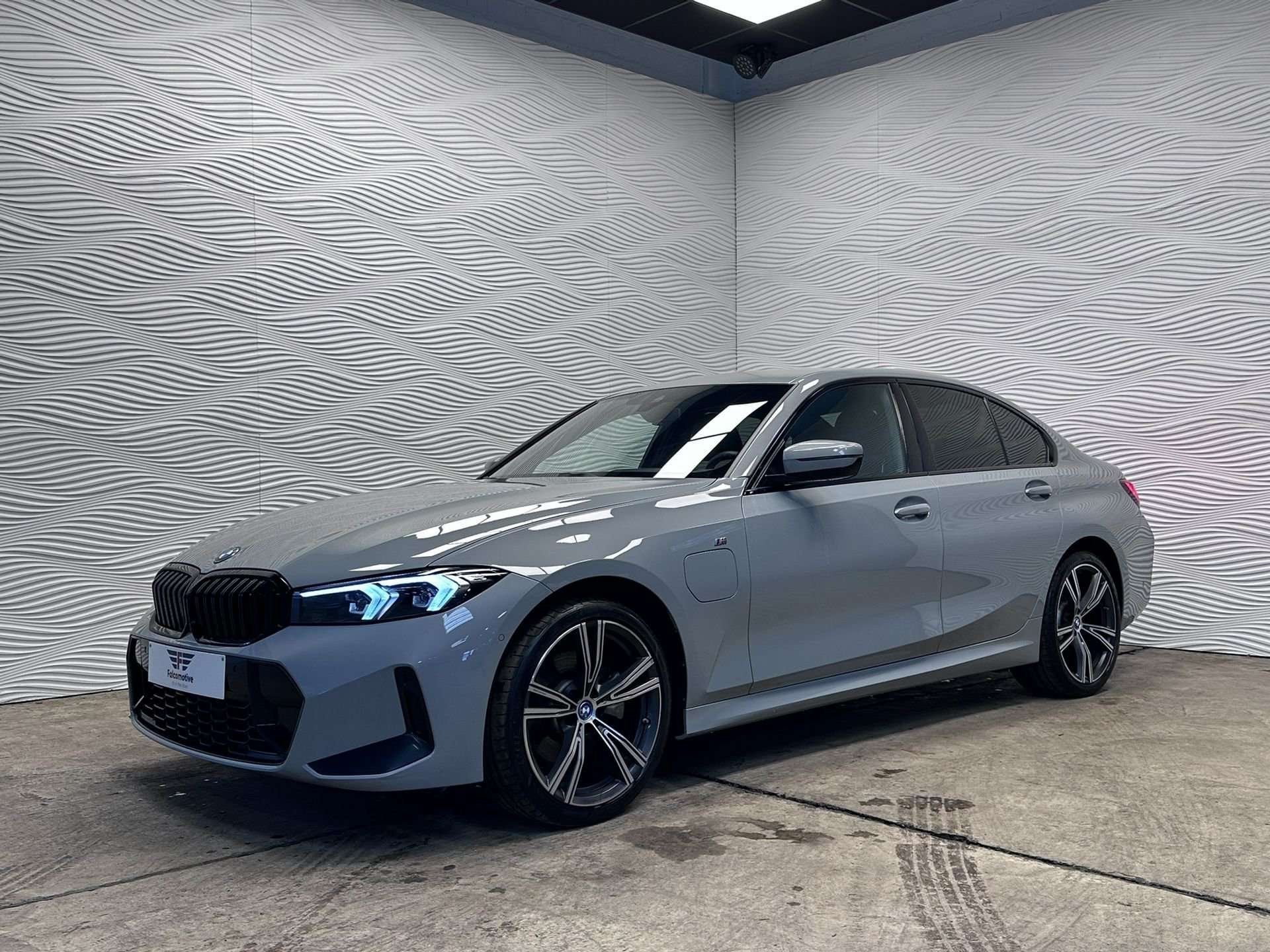 BMW 3-Serie e*PHEV*M-SPORT*HARMAN/K*HUD*LAGE BIV!*, Automaat, Hybride Elektrisch/Benzine, Zilver of Grijs, 3 Reeks