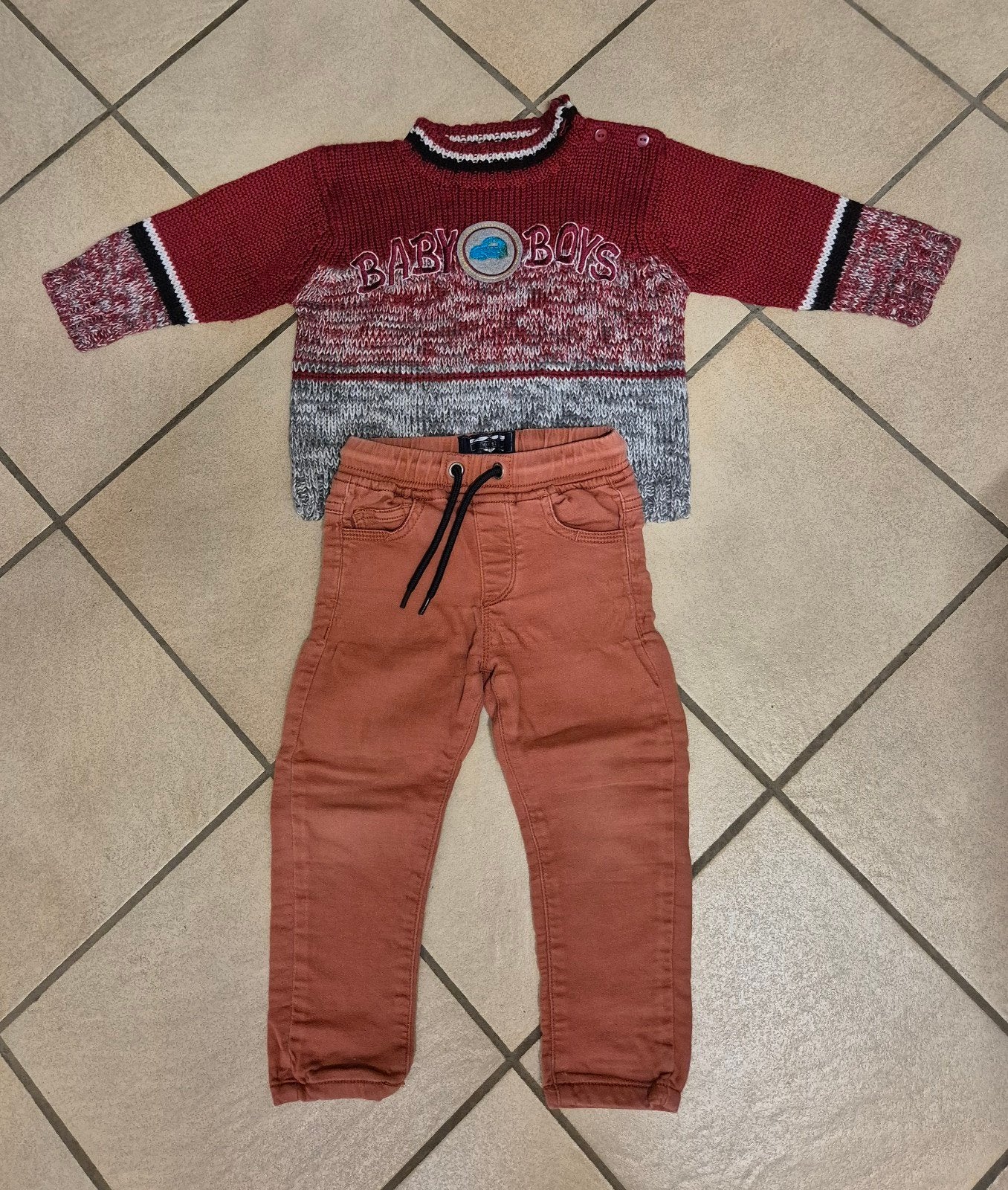 Setje met roestbruine broek en warme trui - Maat 80/86, Kinderen en Baby's, Ophalen of Verzenden, Zo goed als nieuw, Setje, Next