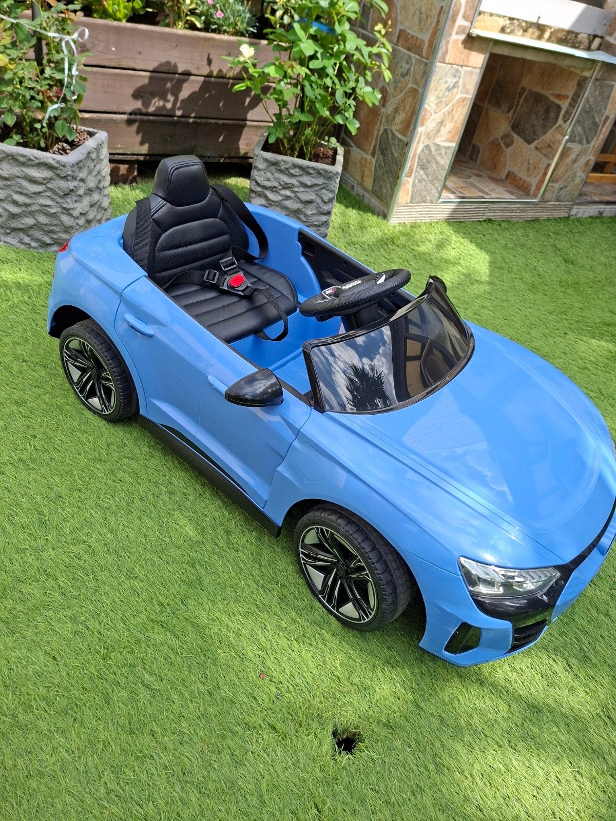 Kinder auto Audi RS E-tron, Zo goed als nieuw