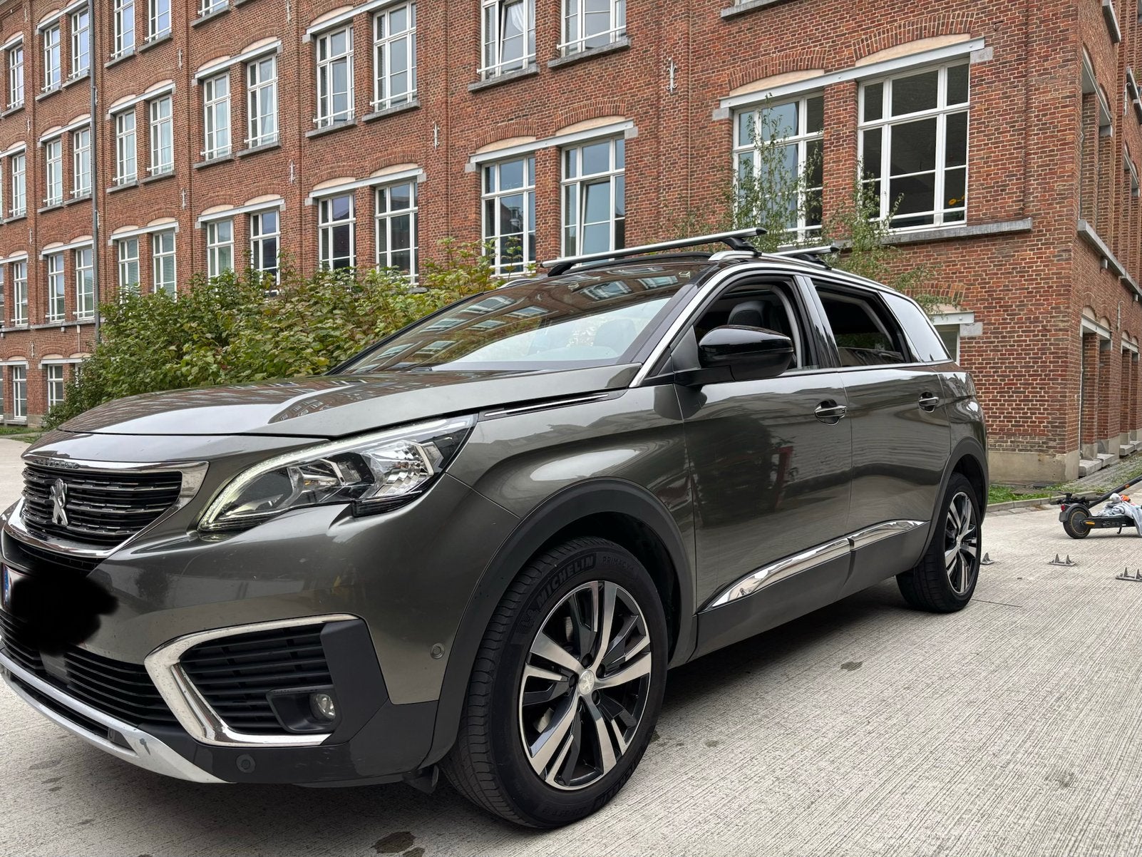 Peugeot 5008 Benzine 1.2 Puretech 2019, Auto's, Bruin, 7 zetels, Handgeschakeld, SUV of Terreinwagen