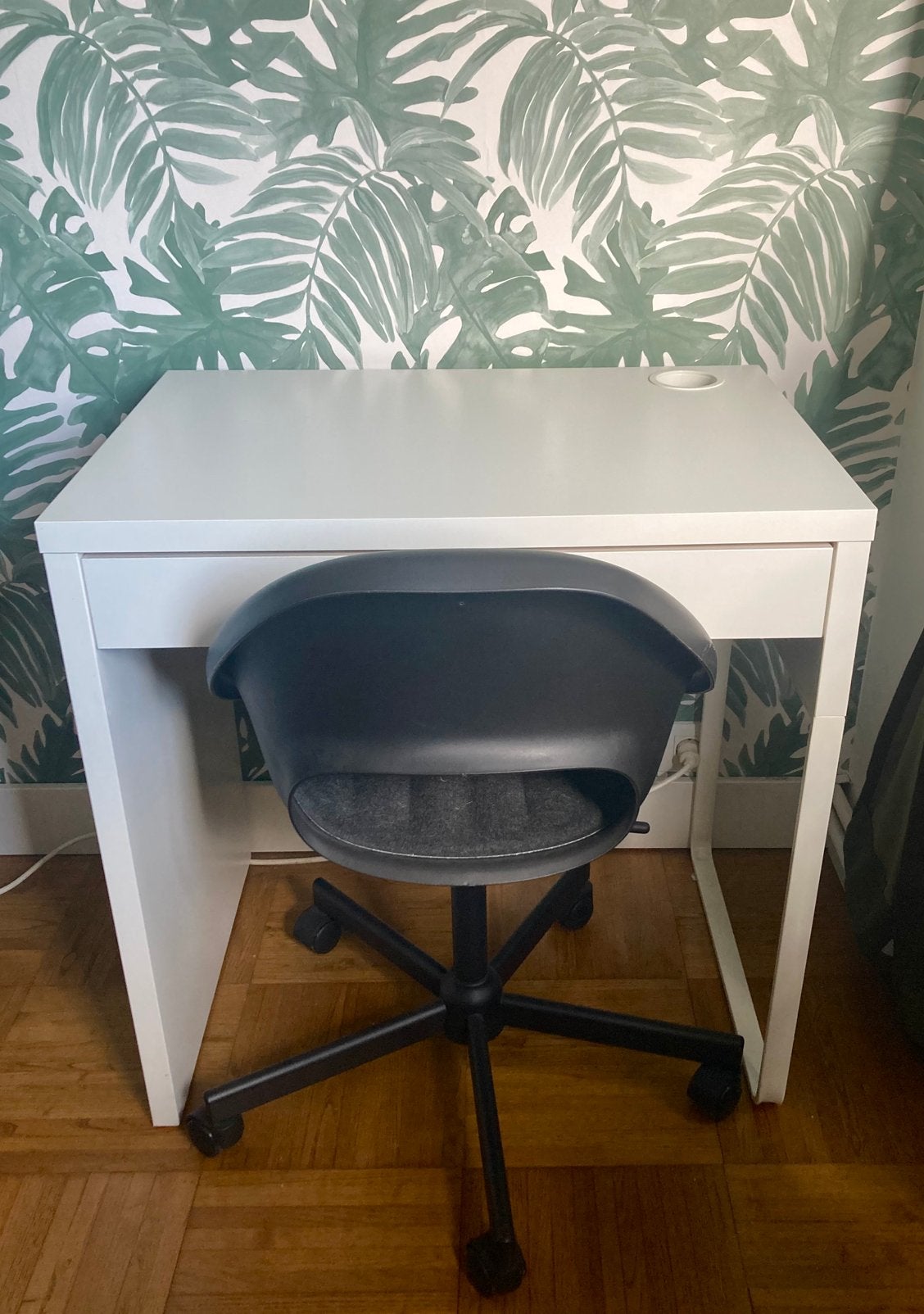 Buro MICKE met stoel LOBERGET, Maison & Meubles, Enlèvement, Comme neuf, IKEA