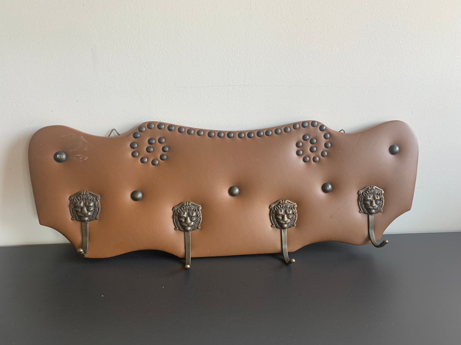 Porte-manteau vintage à têtes de lion (années 60/70) rétro, Enlèvement ou Envoi, Comme neuf, Portemanteau mural
