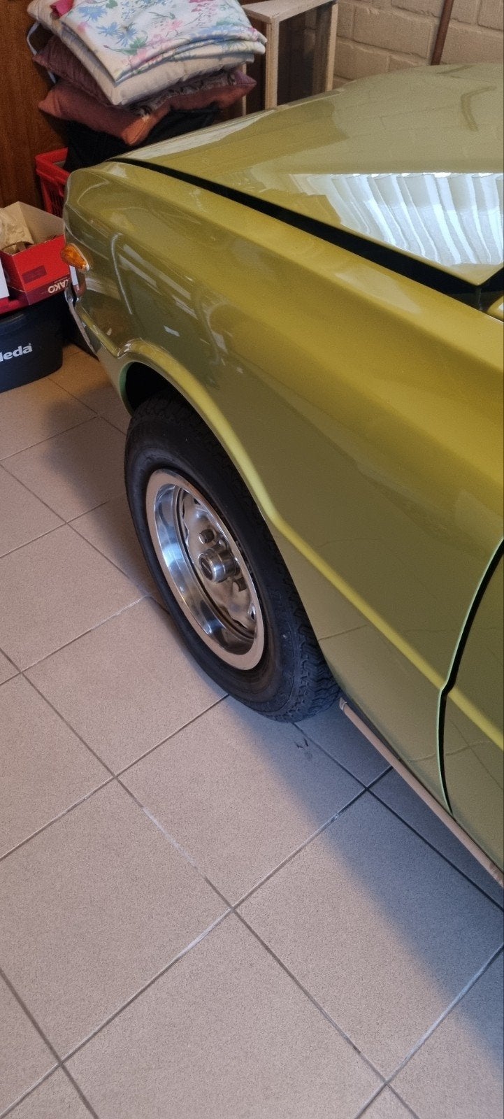 Mazda 1000 1977 oldtimer, foto 2