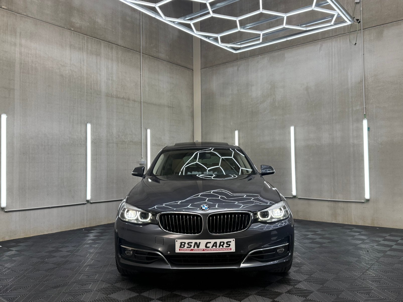 BMW 330i GT XDRIVE/PANO/360CAMERA/MEMORY/GARANTIE, Auto's, Leder, Zilver of Grijs, ABS, https://public.car-pass.be/vhr/d3b6256f-a7e8-49c3-a5f9-ccf2971bc729