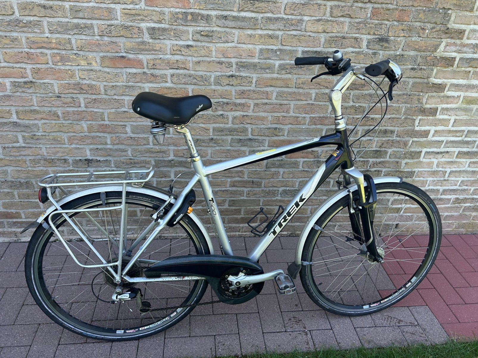 Trek herrenfiets zliver/grijs, Fietsen en Brommers, Vering, 10 tot 15 versnellingen, Velgrem, Zo goed als nieuw