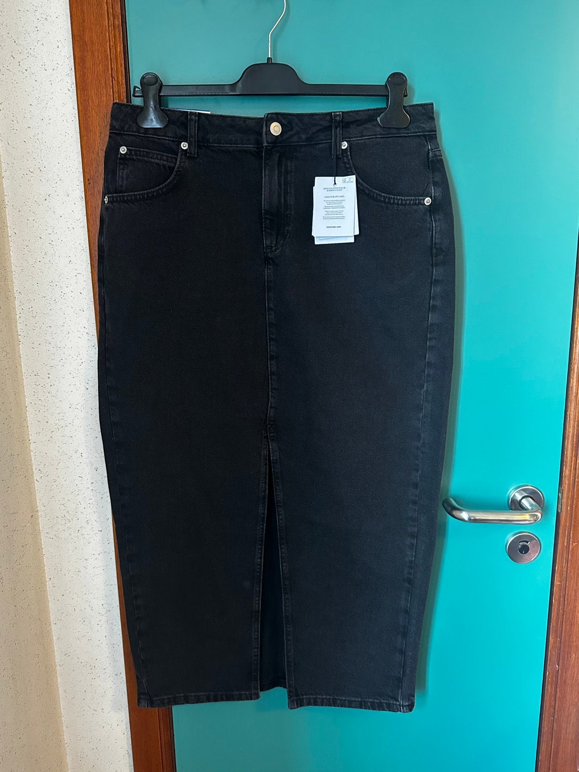 Jupe en jean noire New Look NEUVE T42 midi fente devant, Vêtements | Femmes, Enlèvement ou Envoi, Sous le genou, Noir, Taille 42/44 (L)