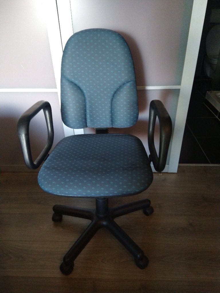 gratis bureelstoel, Huis en Inrichting, Ophalen, Gebruikt, Blauw, Bureaustoel