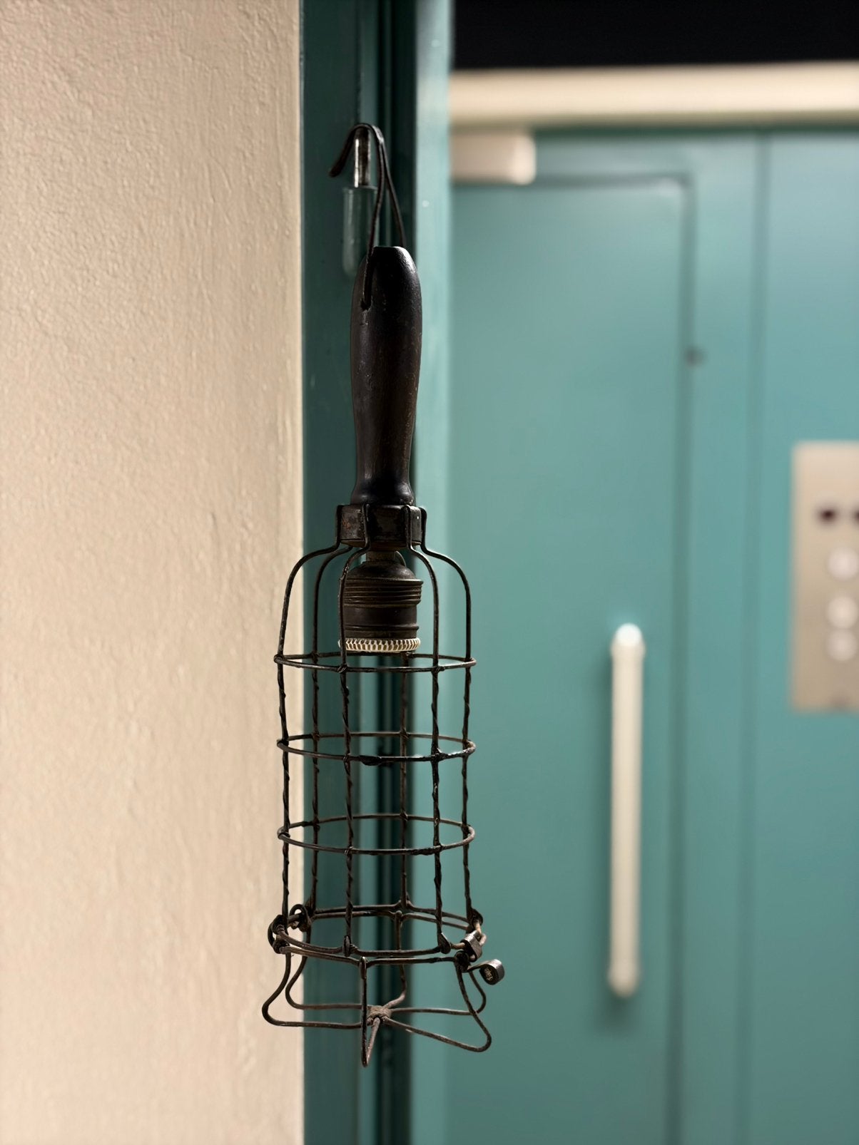 Draagbare lamp uit 1930, Ophalen